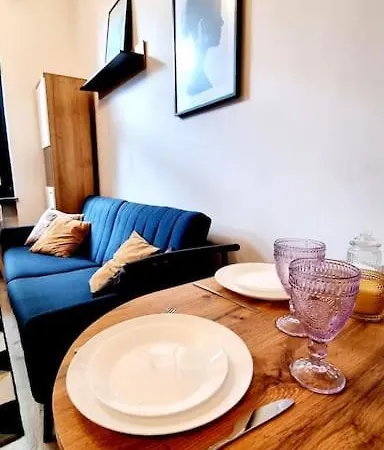 Cosy Mini Apartment- Centre *